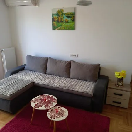 Leonora & Free Parking *