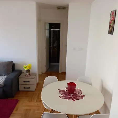 Leonora & Free Parking